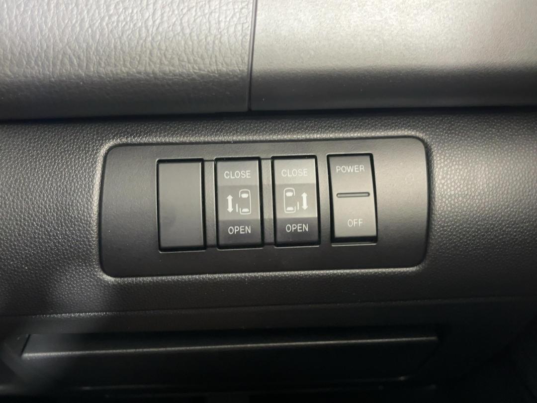 Photo '23' of Mazda MPV