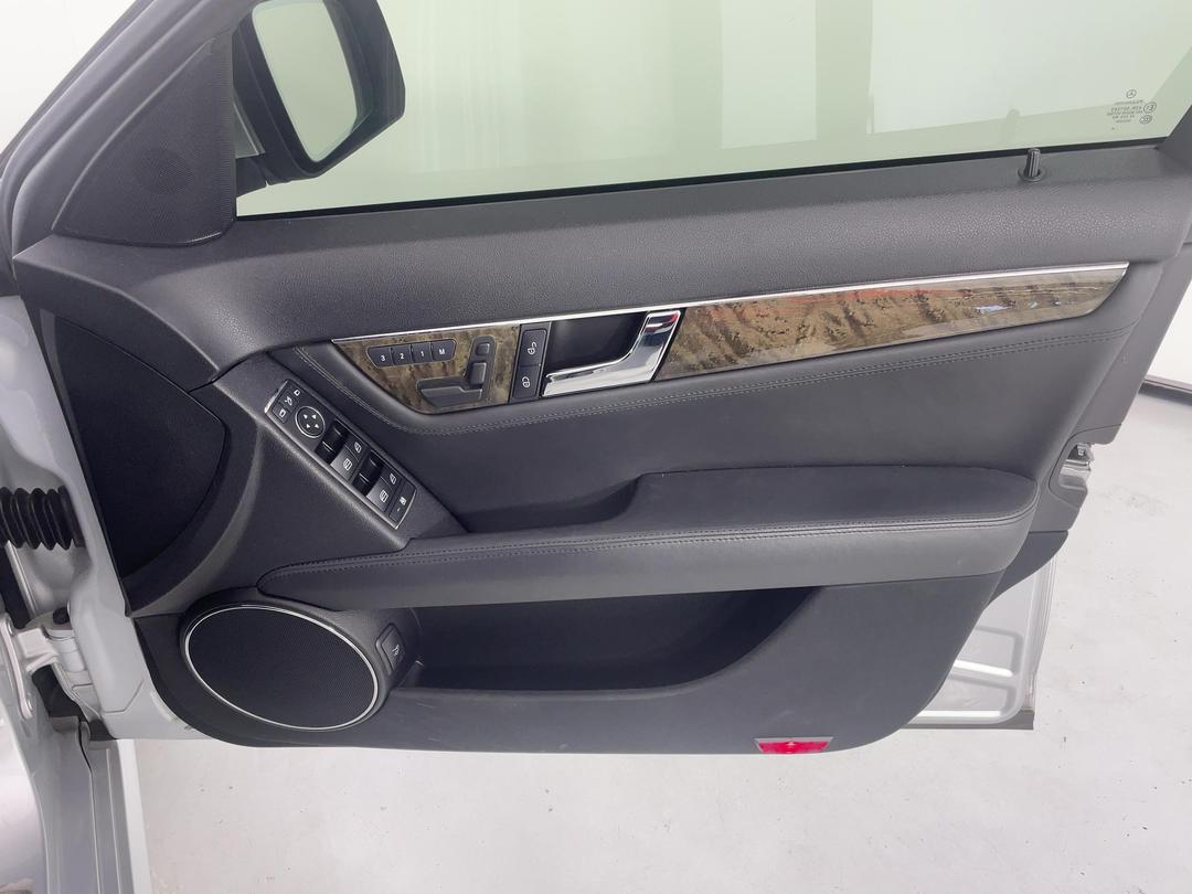 Photo '15' of Mercedes-Benz C-Class