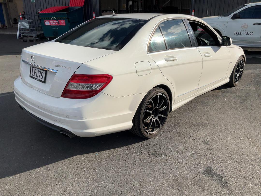 Photo '8' of Mercedes-Benz C300