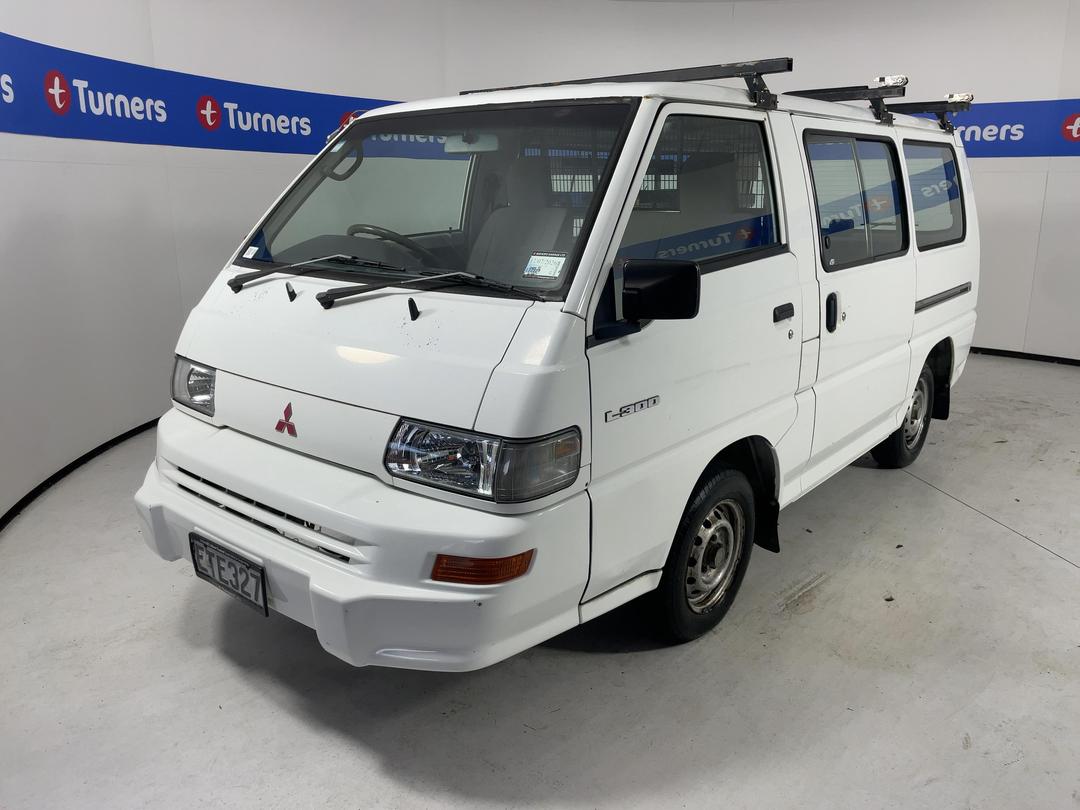 Photo '4' of Mitsubishi L300