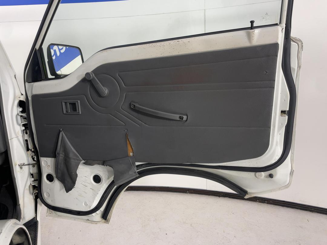 Photo '15' of Mitsubishi L300