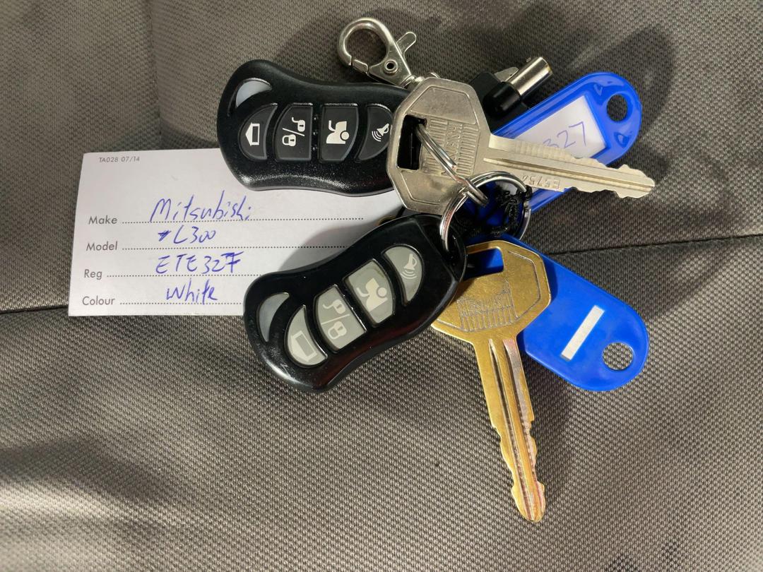 Photo '22' of Mitsubishi L300