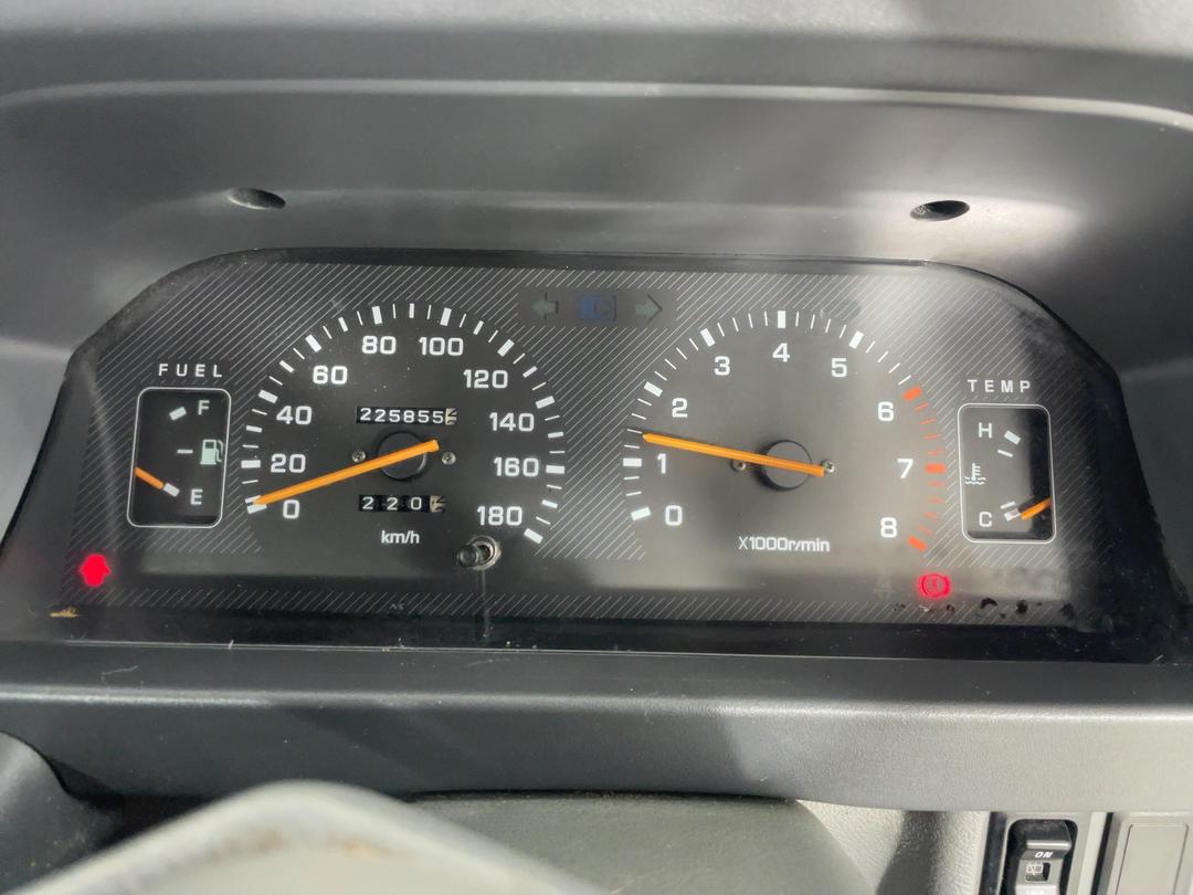 Photo '21' of Mitsubishi L300