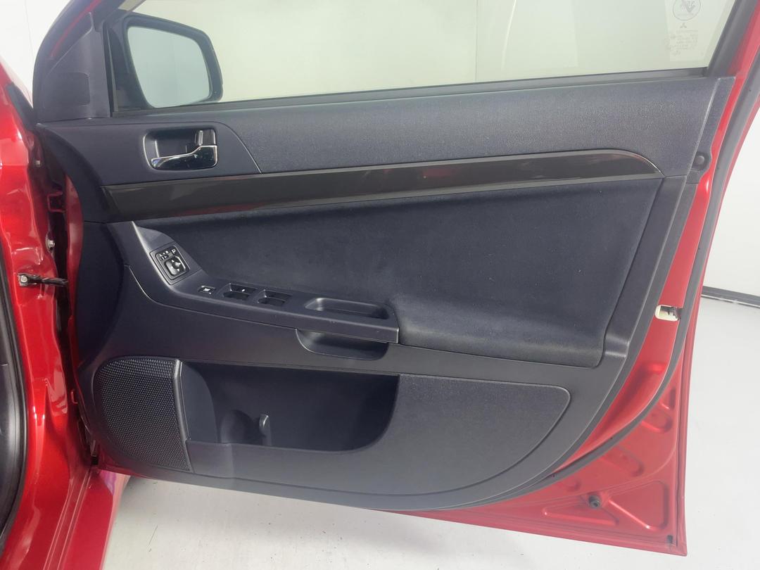 Photo '15' of Mitsubishi Lancer