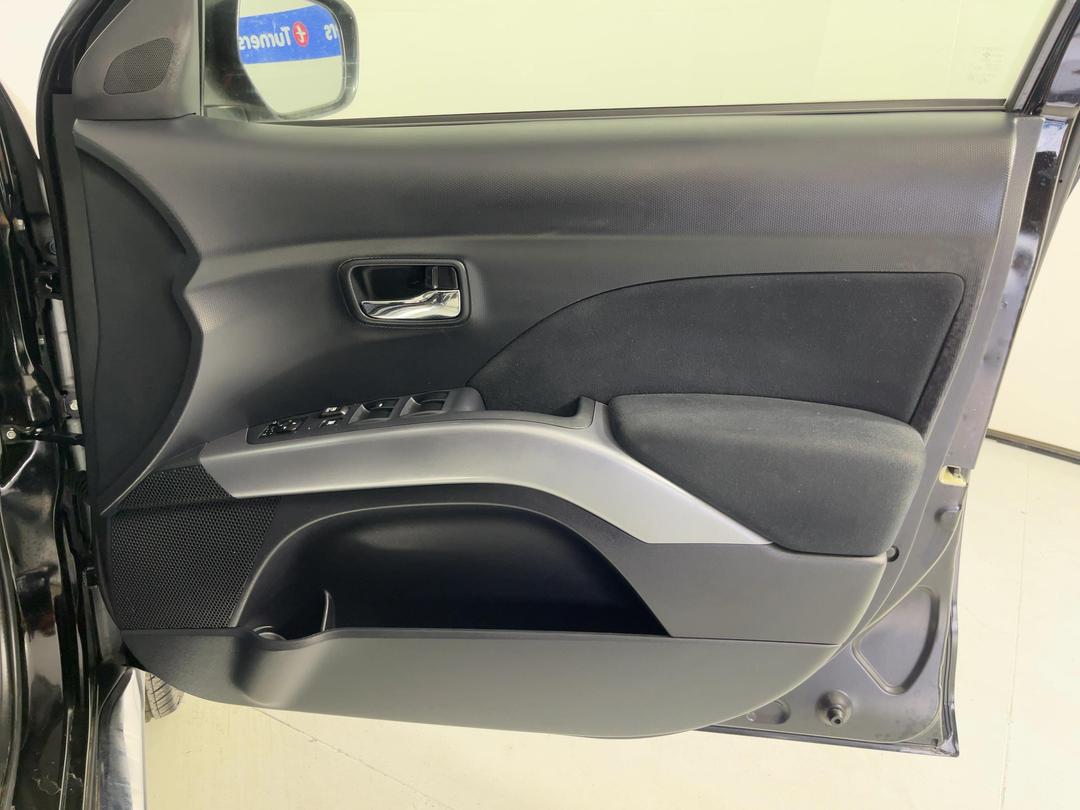 Photo '15' of Mitsubishi Outlander