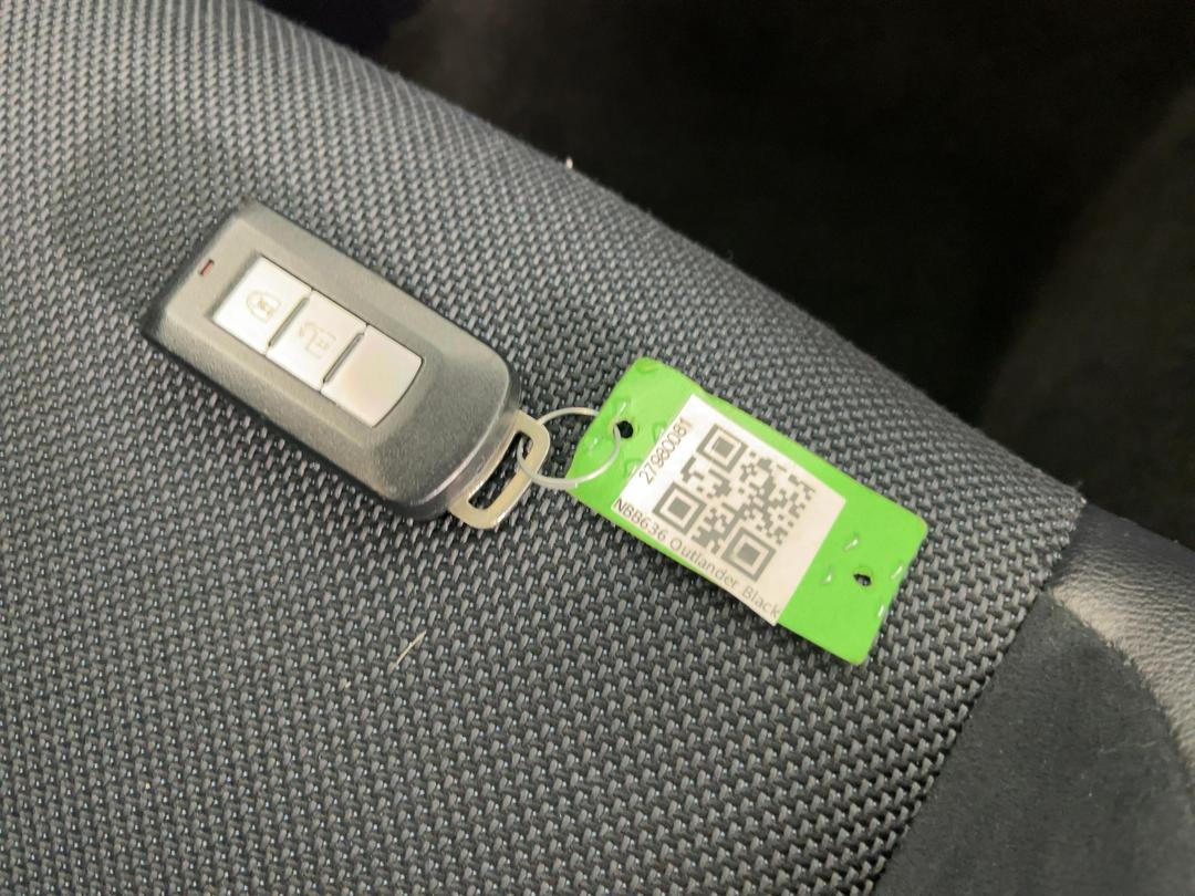 Photo '22' of Mitsubishi Outlander