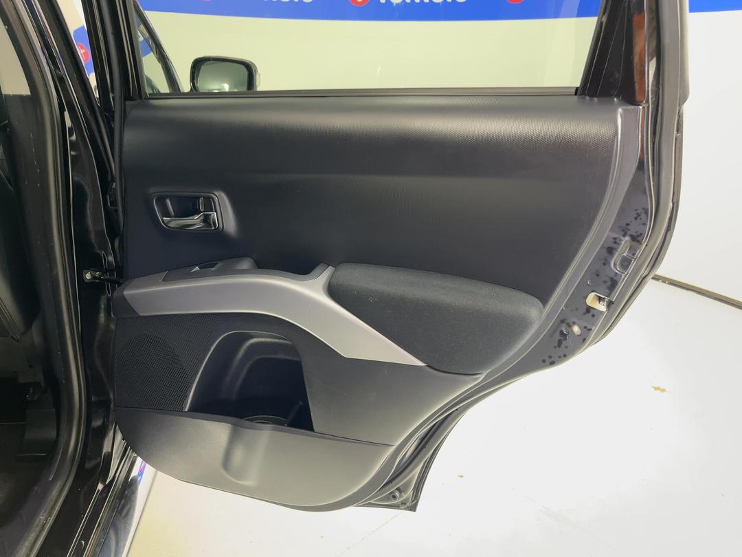 Photo '19' of Mitsubishi Outlander