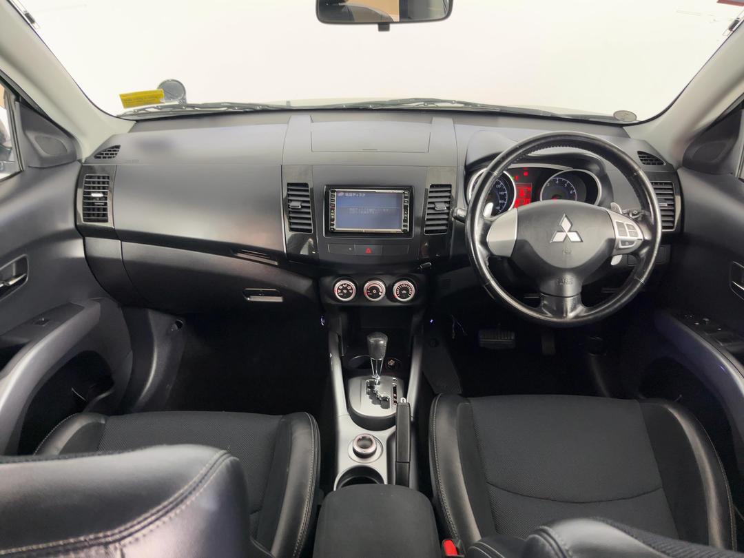 Photo '17' of Mitsubishi Outlander