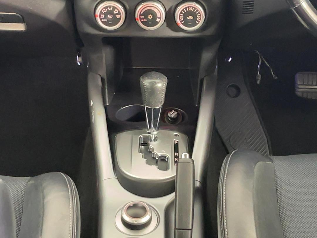 Photo '18' of Mitsubishi Outlander