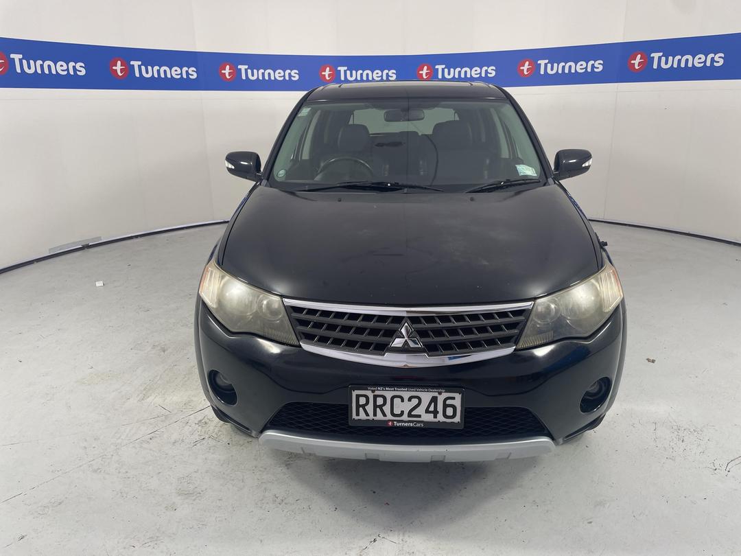 Photo '2' of Mitsubishi Outlander