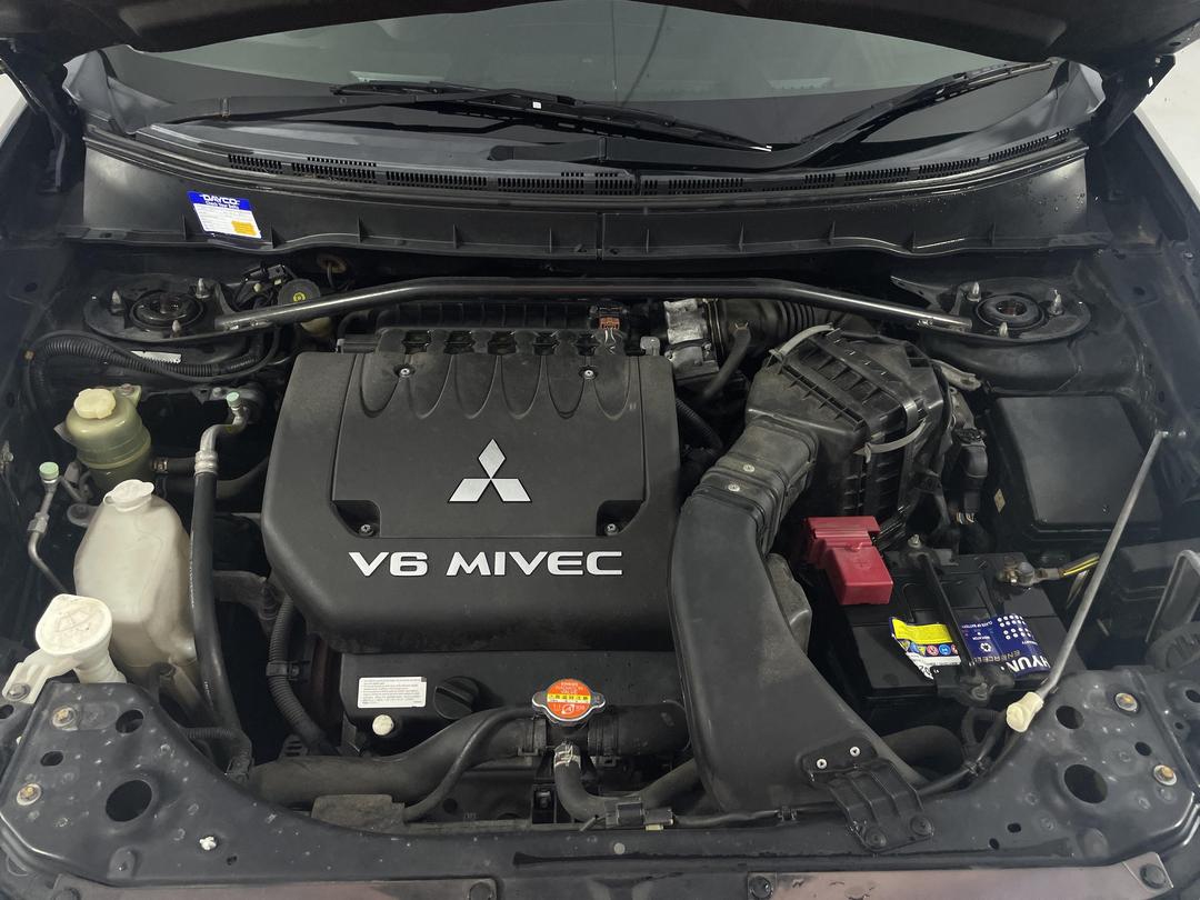 Photo '13' of Mitsubishi Outlander