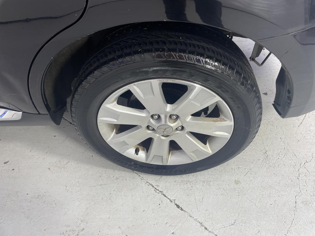 Photo '11' of Mitsubishi Outlander