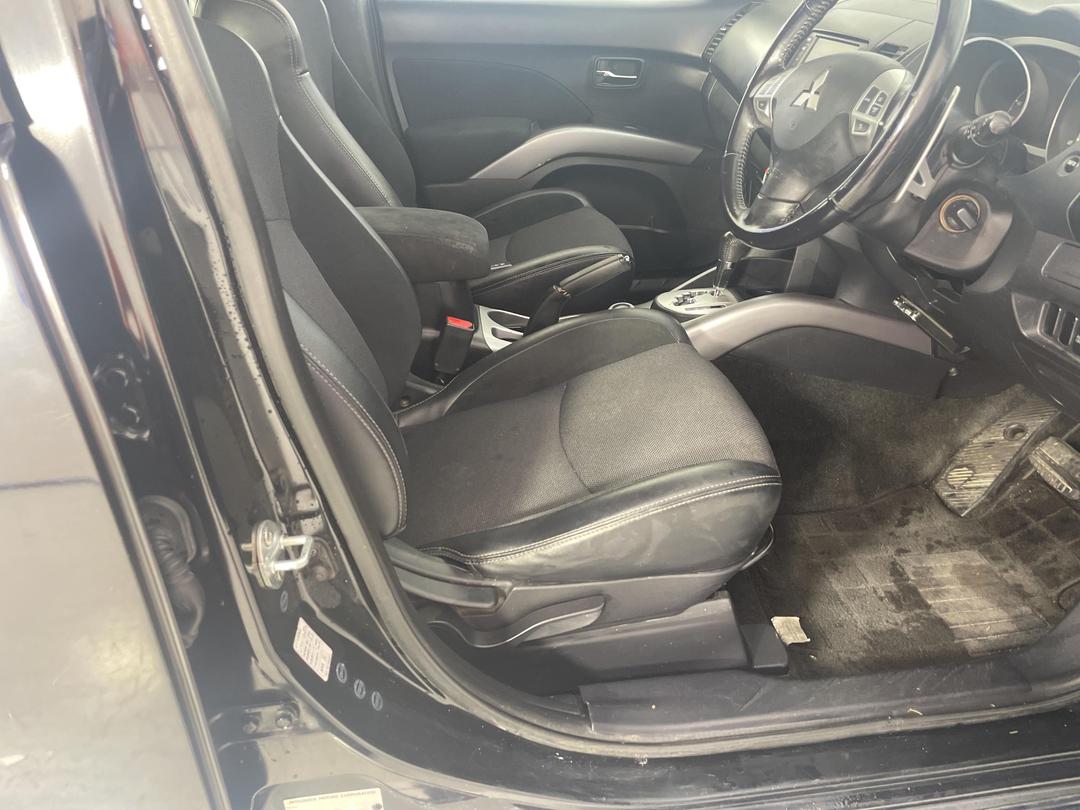 Photo '16' of Mitsubishi Outlander