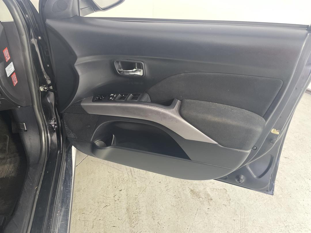 Photo '15' of Mitsubishi Outlander