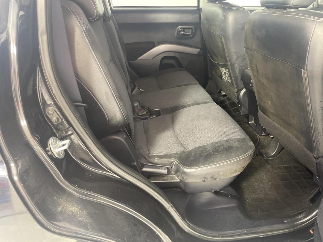 Photo '20' of Mitsubishi Outlander