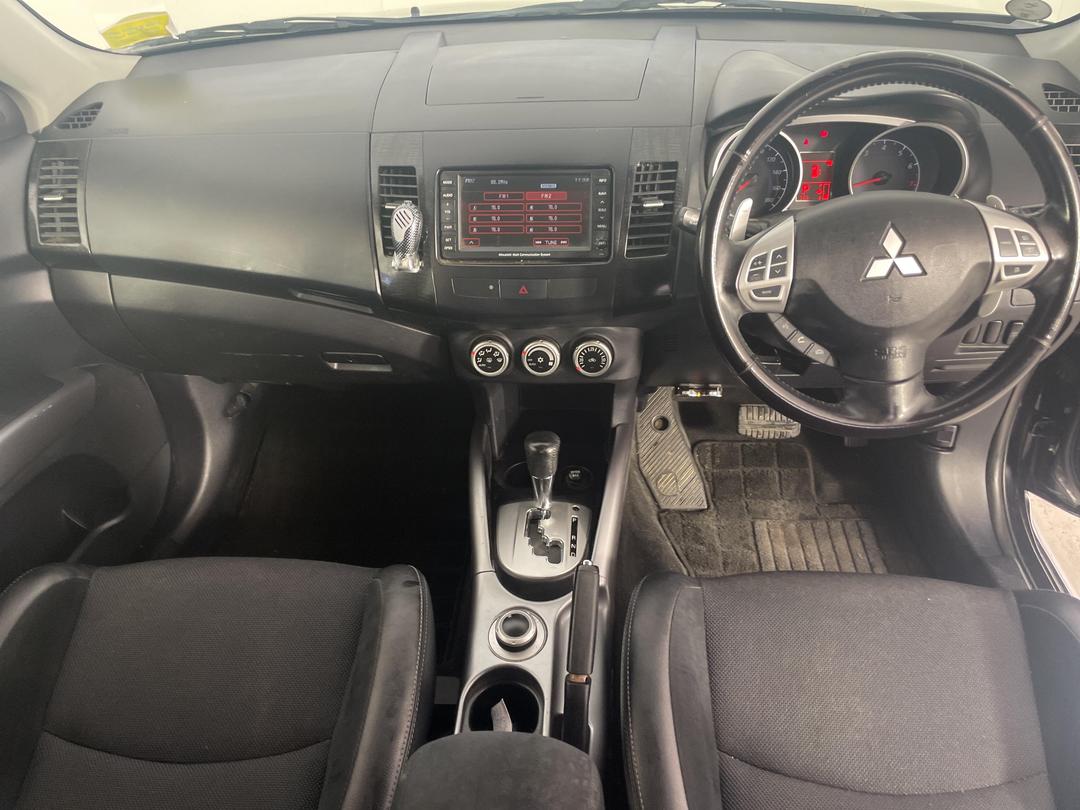 Photo '17' of Mitsubishi Outlander