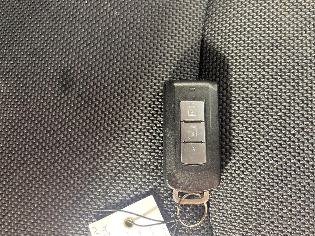 Photo '22' of Mitsubishi Outlander