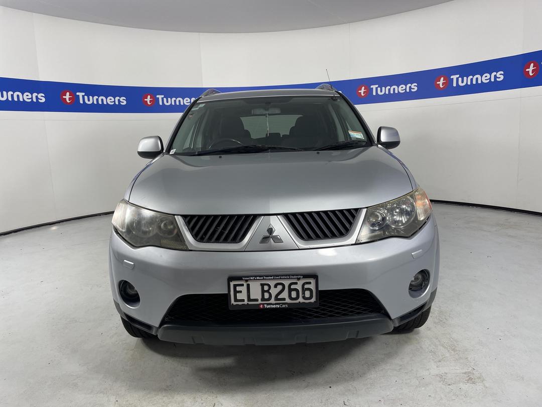 Photo '2' of Mitsubishi Outlander