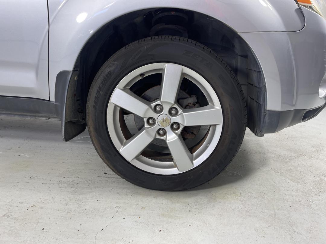 Photo '9' of Mitsubishi Outlander