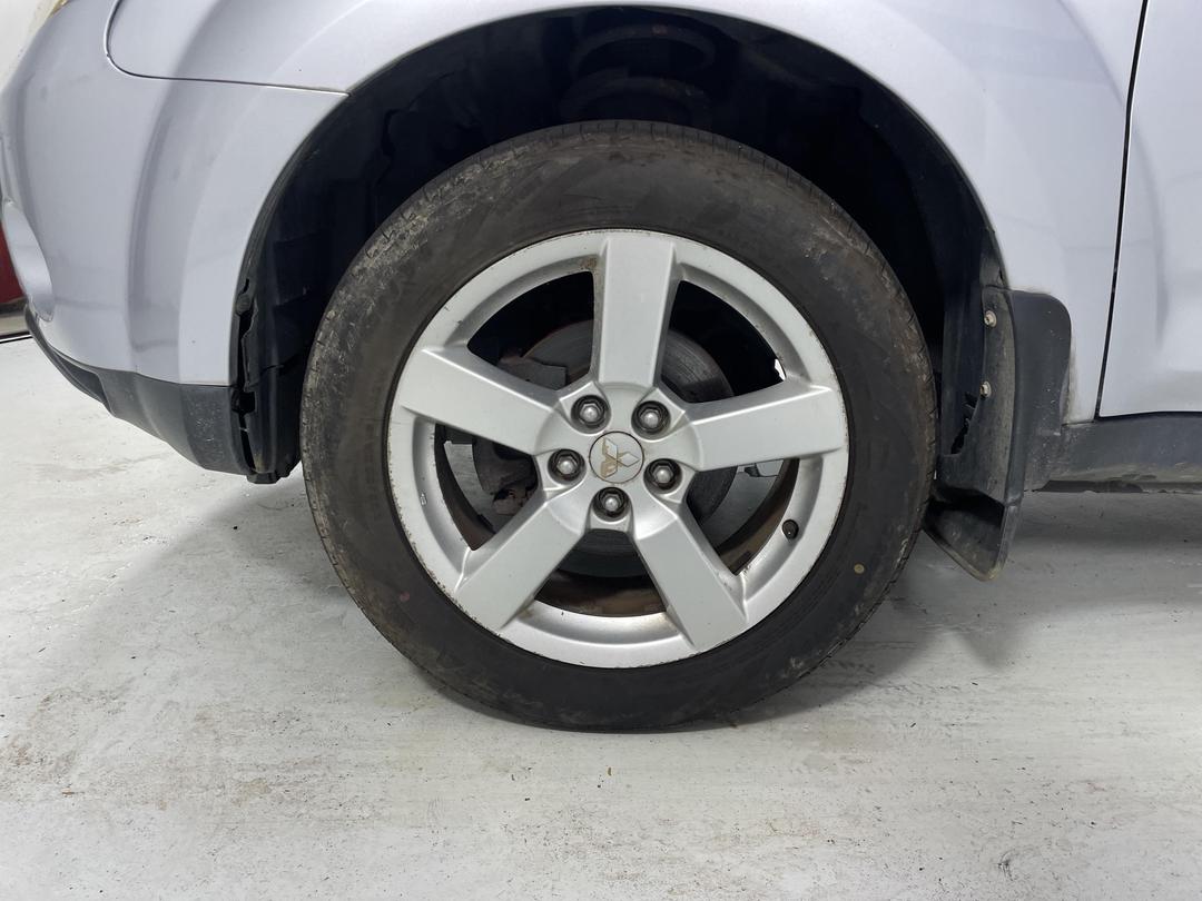 Photo '10' of Mitsubishi Outlander