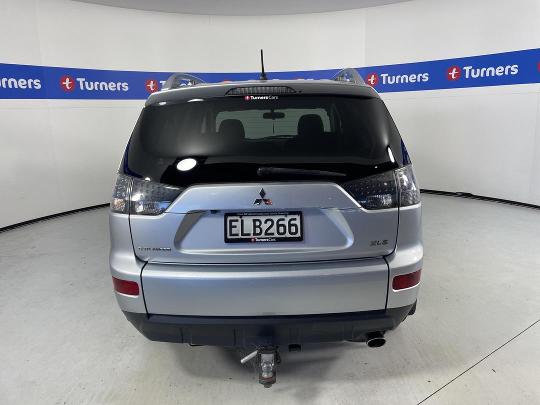 Photo '6' of Mitsubishi Outlander