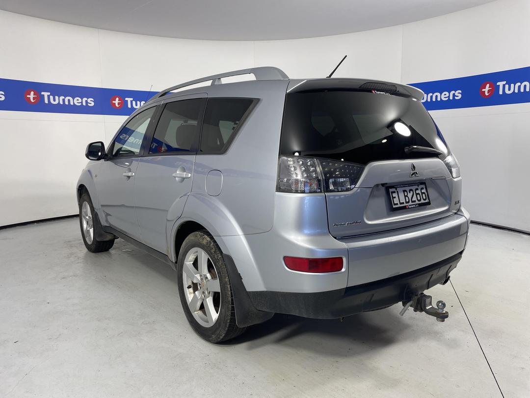 Photo '5' of Mitsubishi Outlander