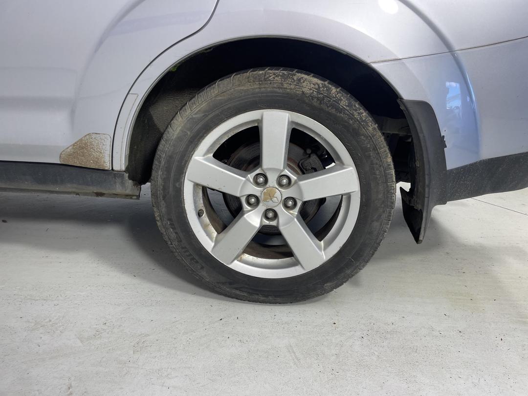 Photo '11' of Mitsubishi Outlander