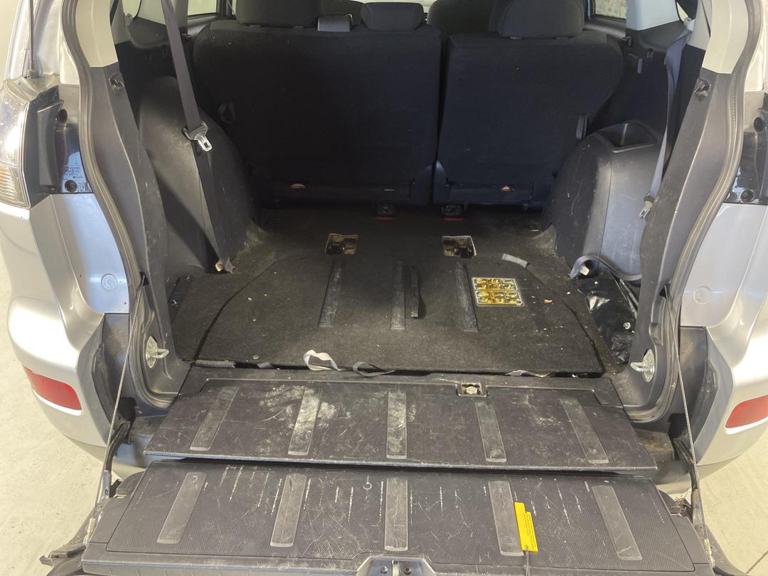 Photo '14' of Mitsubishi Outlander