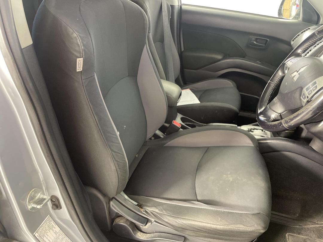 Photo '16' of Mitsubishi Outlander