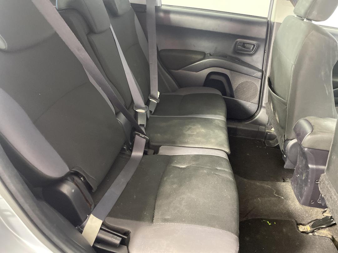 Photo '20' of Mitsubishi Outlander