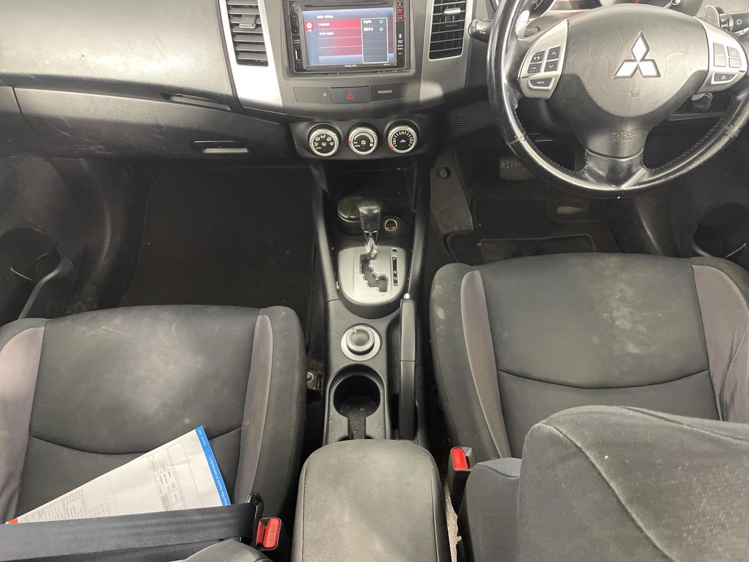 Photo '18' of Mitsubishi Outlander