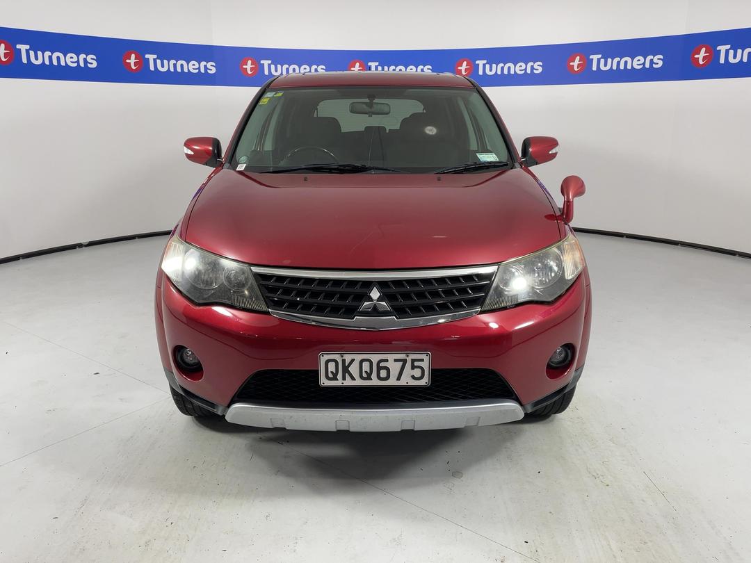Photo '2' of Mitsubishi Outlander