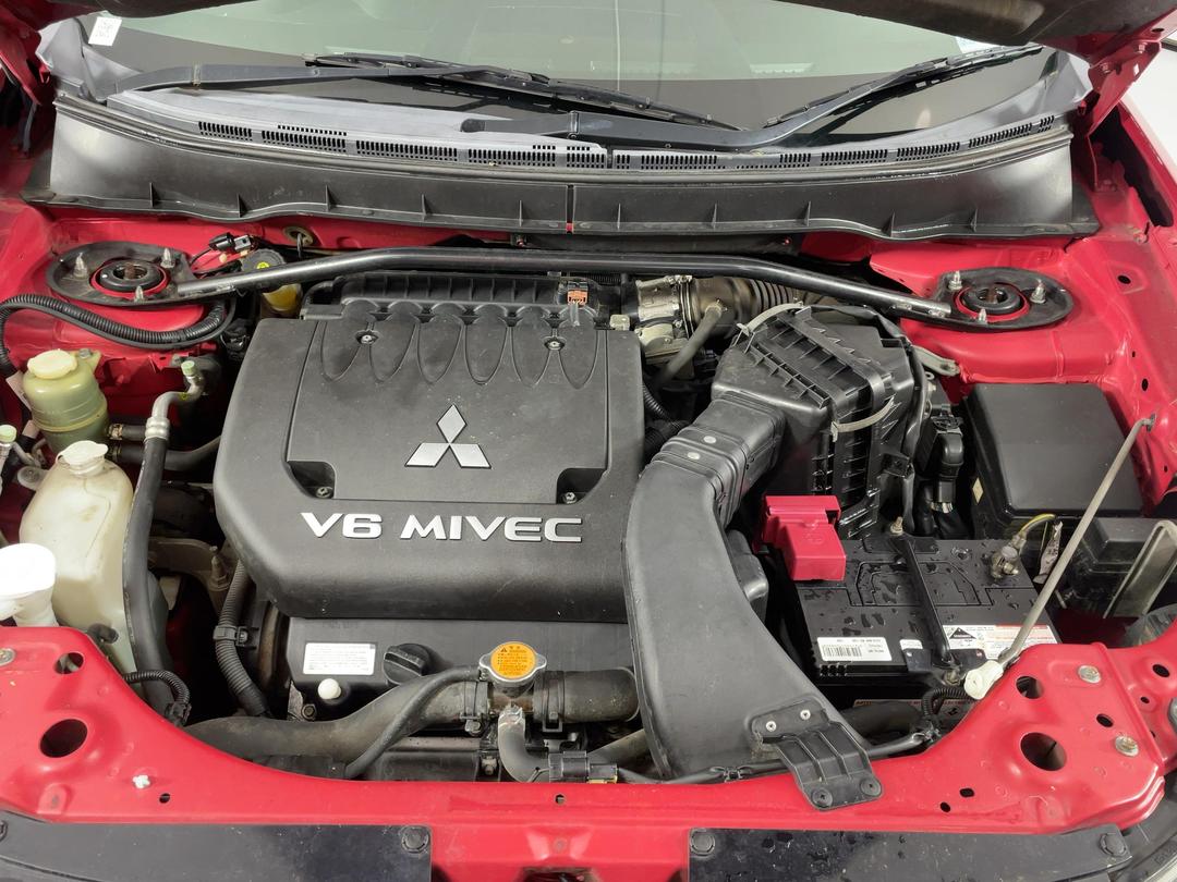 Photo '13' of Mitsubishi Outlander