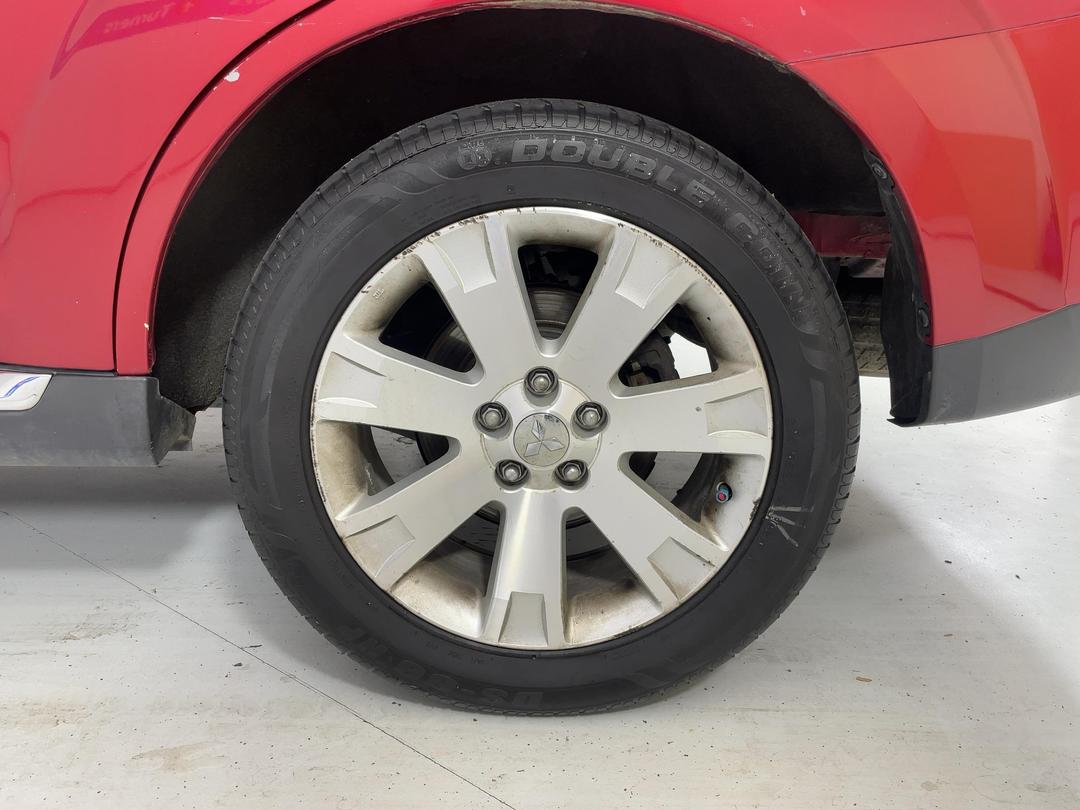 Photo '11' of Mitsubishi Outlander