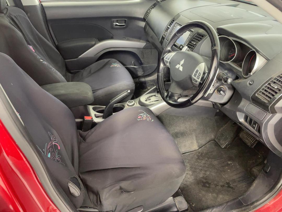 Photo '16' of Mitsubishi Outlander