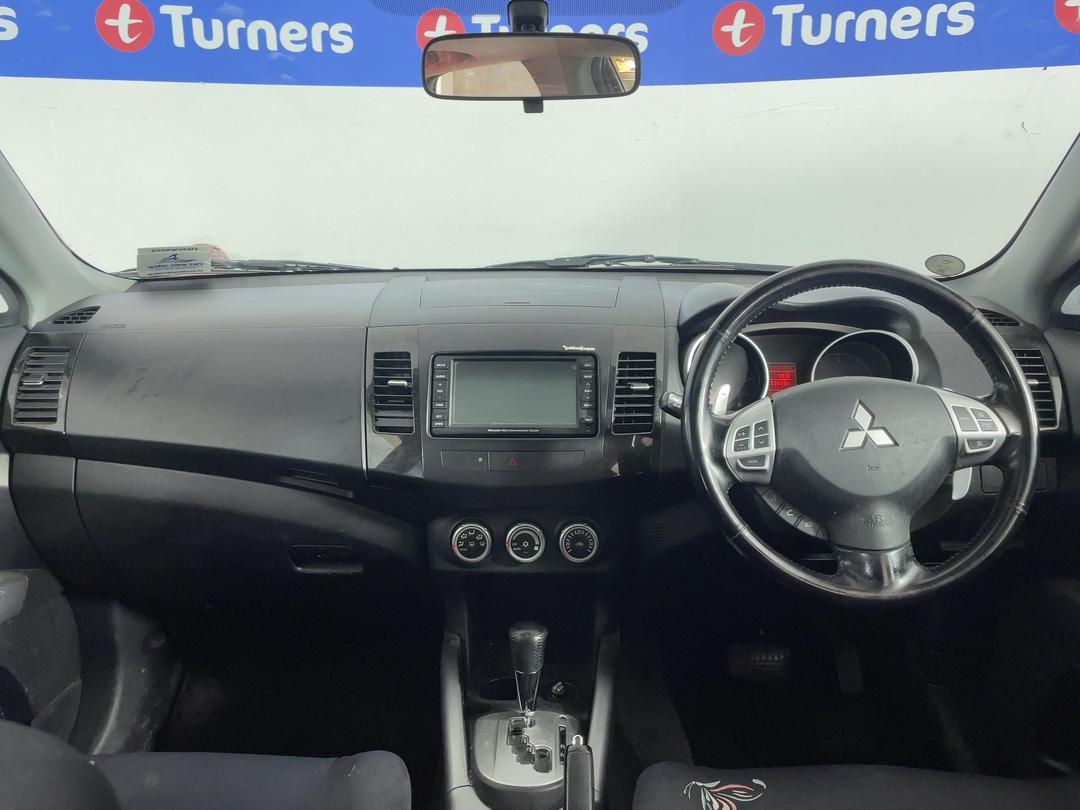 Photo '17' of Mitsubishi Outlander