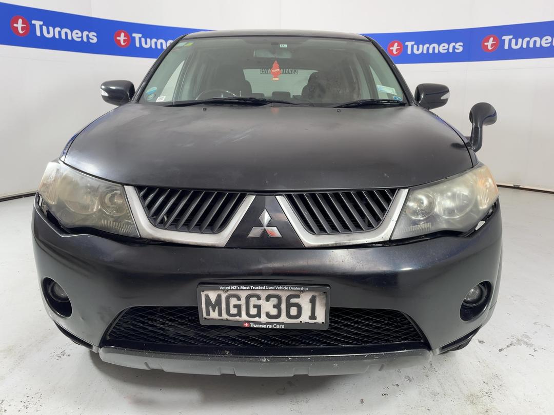 Photo '2' of Mitsubishi Outlander