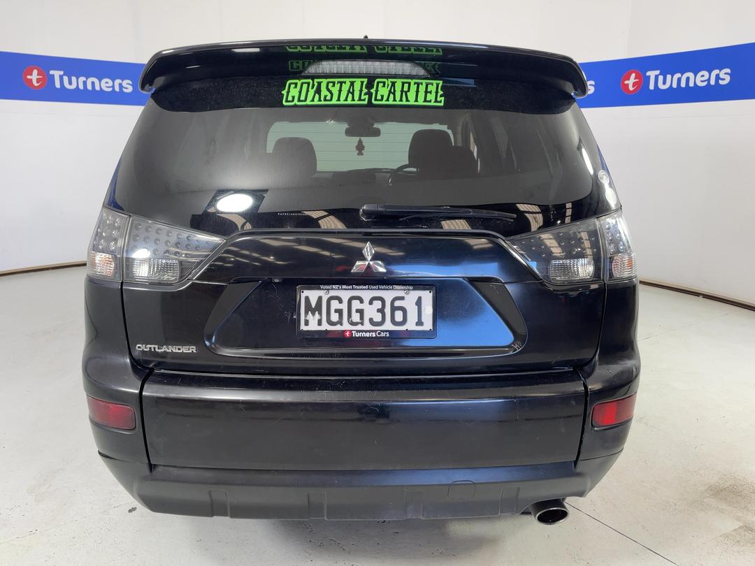Photo '6' of Mitsubishi Outlander