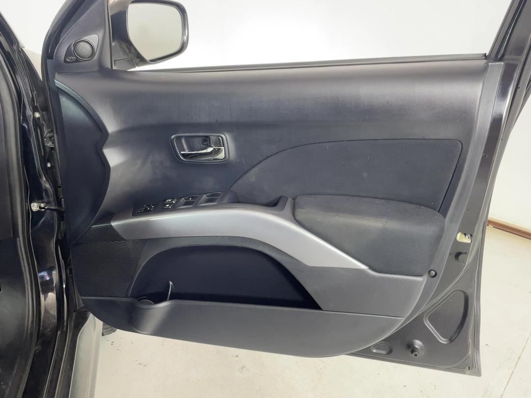 Photo '15' of Mitsubishi Outlander
