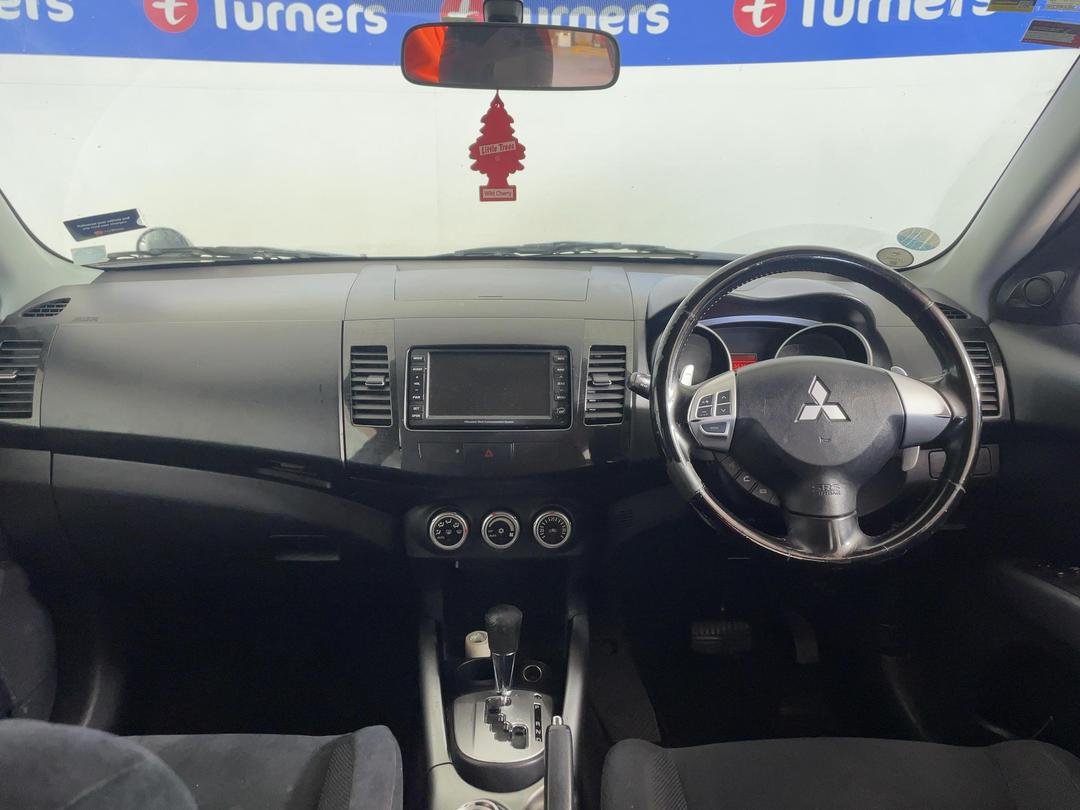 Photo '17' of Mitsubishi Outlander