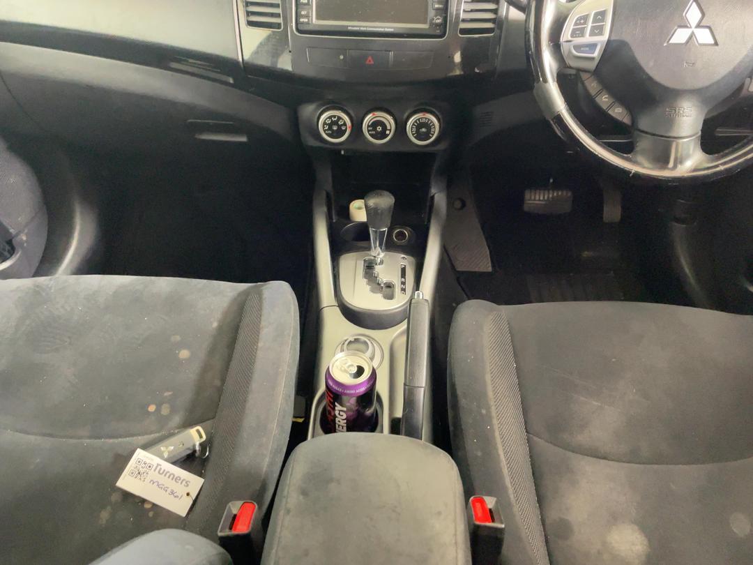 Photo '18' of Mitsubishi Outlander
