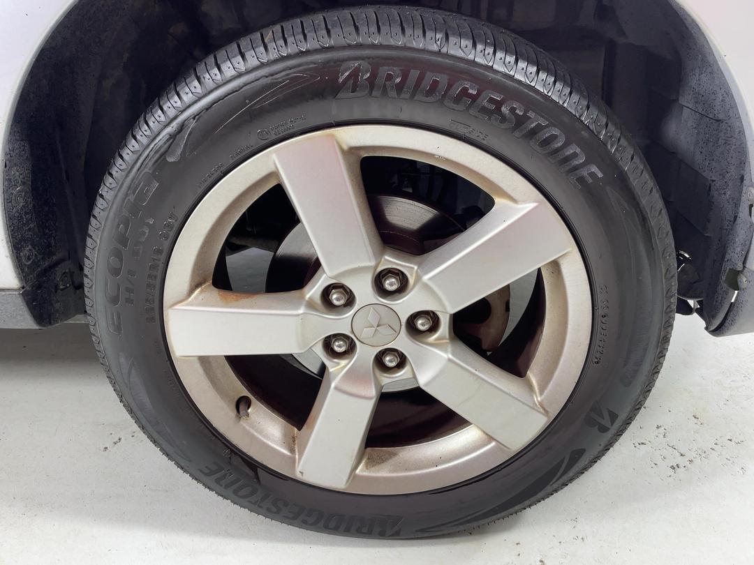 Photo '9' of Mitsubishi Outlander