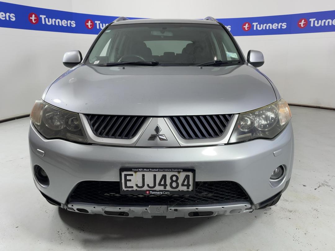 Photo '2' of Mitsubishi Outlander