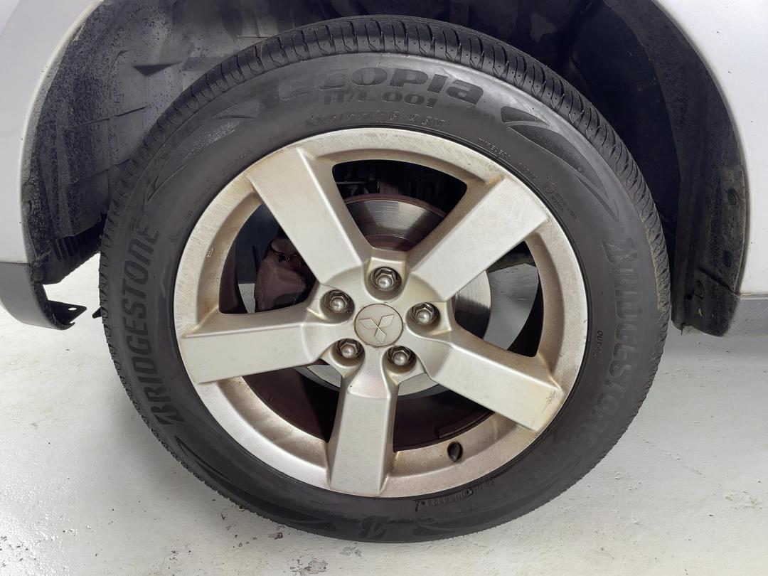 Photo '10' of Mitsubishi Outlander