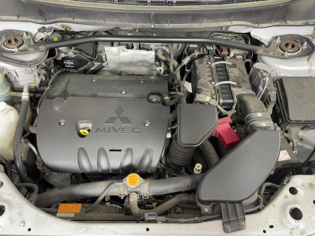 Photo '13' of Mitsubishi Outlander