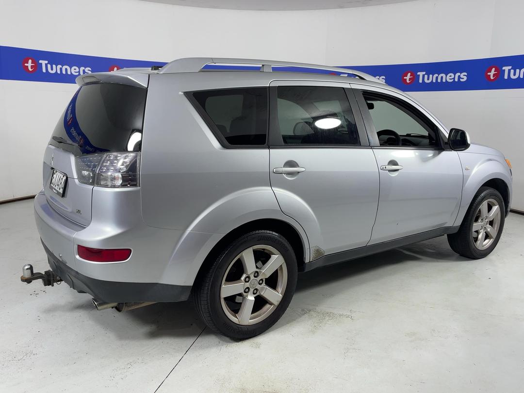 Photo '7' of Mitsubishi Outlander