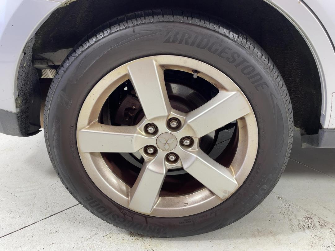 Photo '12' of Mitsubishi Outlander