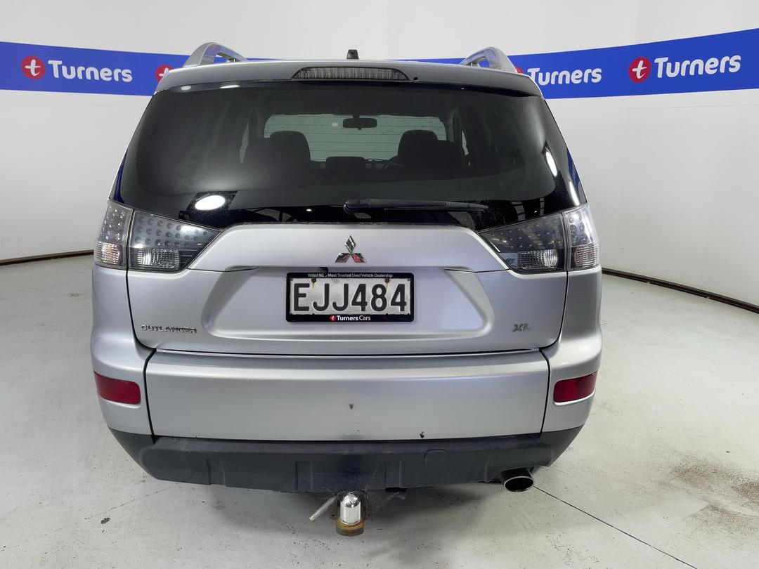 Photo '6' of Mitsubishi Outlander