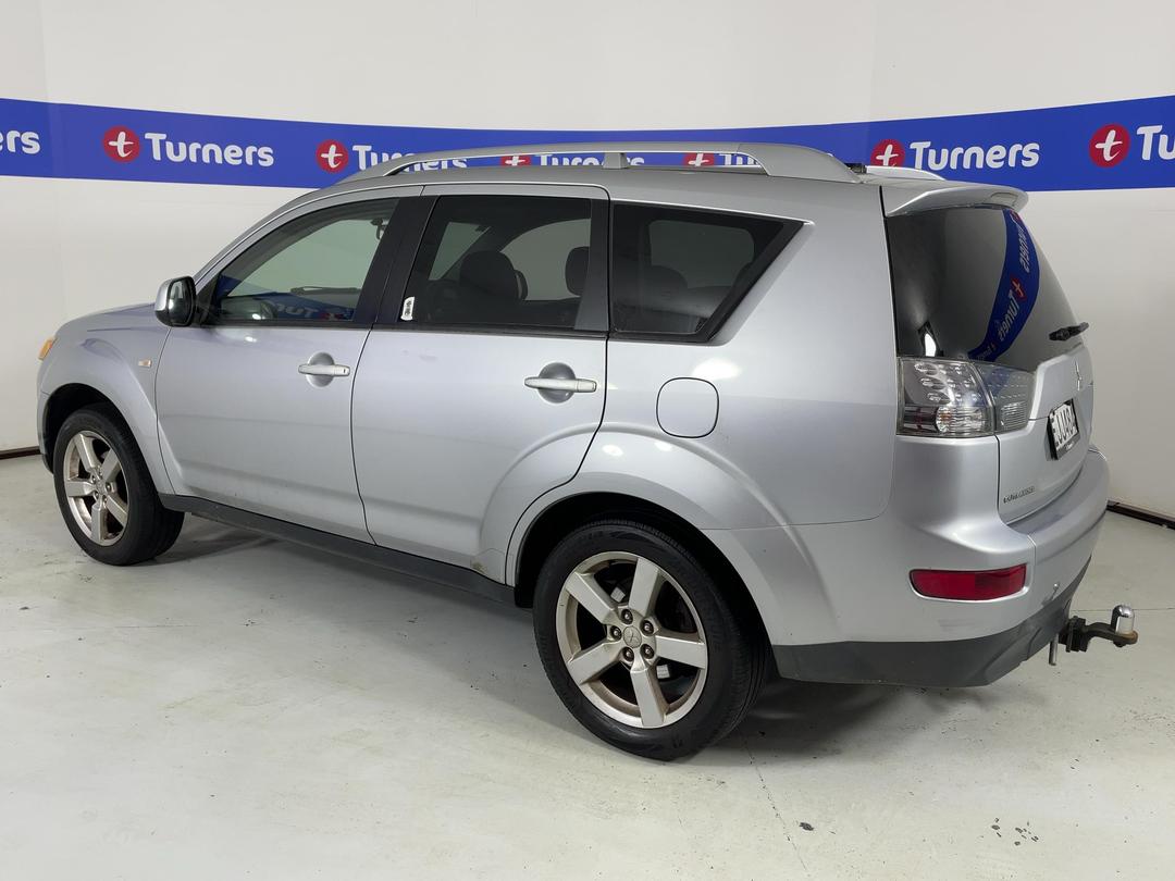 Photo '5' of Mitsubishi Outlander