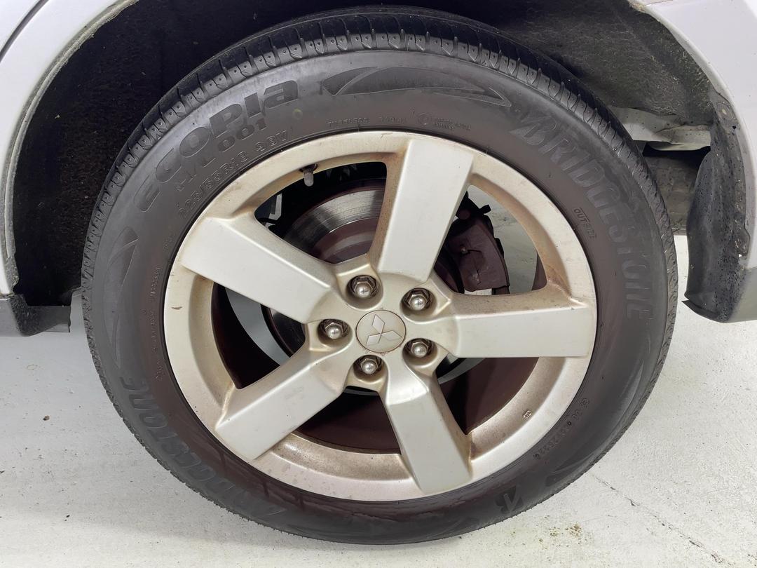 Photo '11' of Mitsubishi Outlander